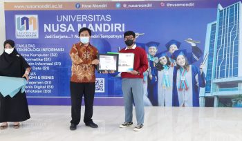 Foto : Penyerahan Hadiah Kepada Pemenang Lomba Content Creator Tiktok
