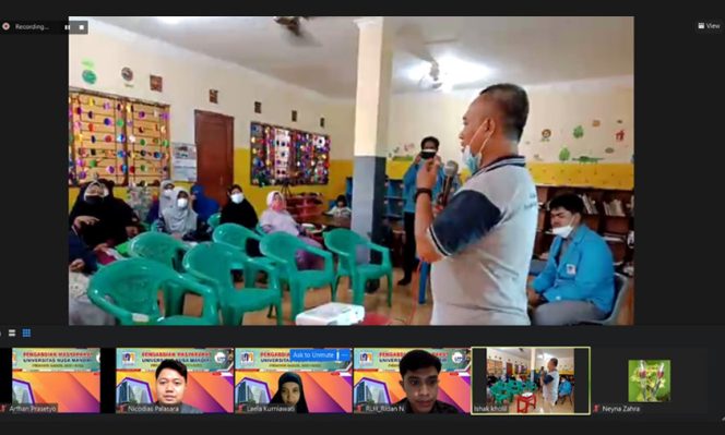 
					Penyuluhan Aplikasi PeduliLindungi Untuk Menunjang Kegiatan Sosial Kemasyarakatan
