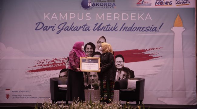 UNM Raih Penghargaan