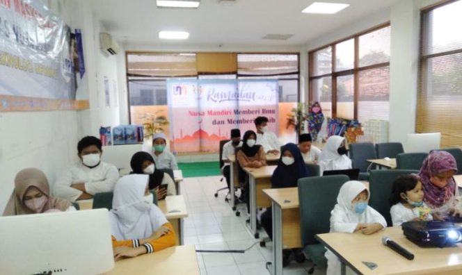 
					UNM kampus Damai
