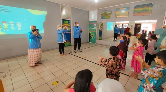 Mahasiswa UNM Sukses Laksanakan KKN