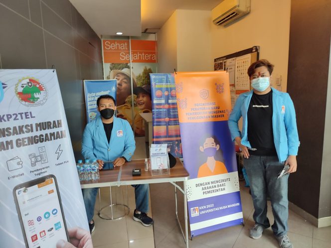 
					Mahasiswa UNM Sosialisasikan Penggunaan Masker