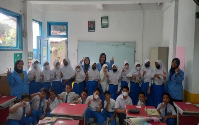 
					Mahasiswa UNM Beri Edukasi Tentang Vaksin