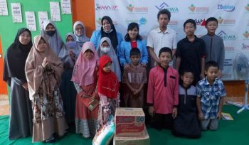 Mahasiswa KKN UNM Berbagi Sembako