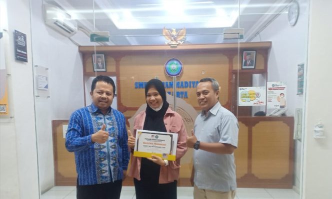 
					UNM Kampus Kramat Beri Beasiswa