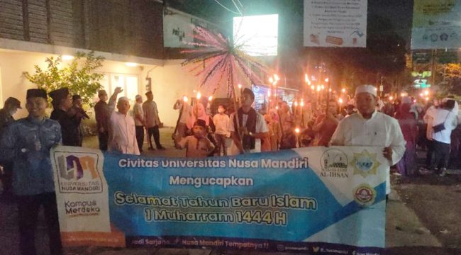 UNM Kampus Margonda Ikut Pawai Obor