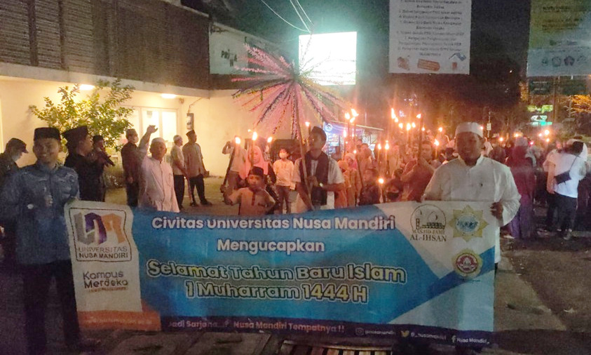 UNM Kampus Margonda Ikut Pawai Obor