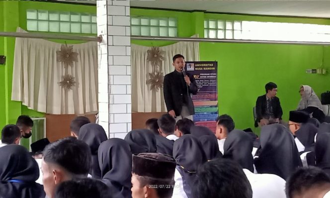 
					UNM Kampus Tangerang Dukung MPLS
