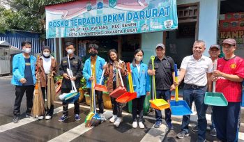 Hibah Alat Kebersihan Mahasiswa UNM kampus Kramat