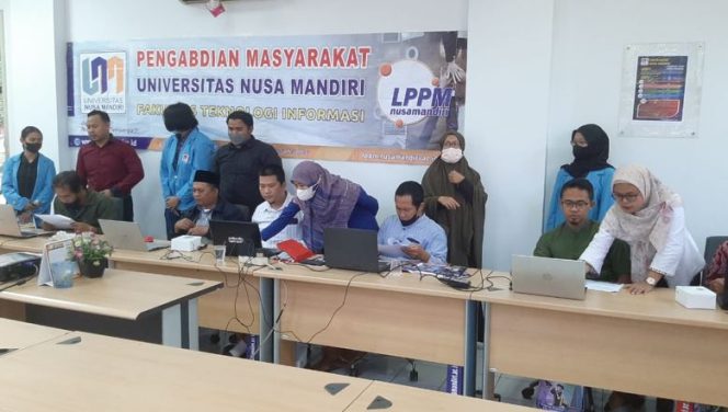 
					Dosen UNM Beri Pelatihan Aplikasi Canva