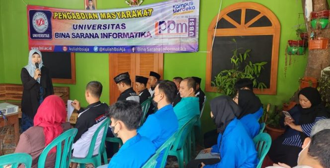 
					Dosen UNM Beri Pelatihan Public Speaking