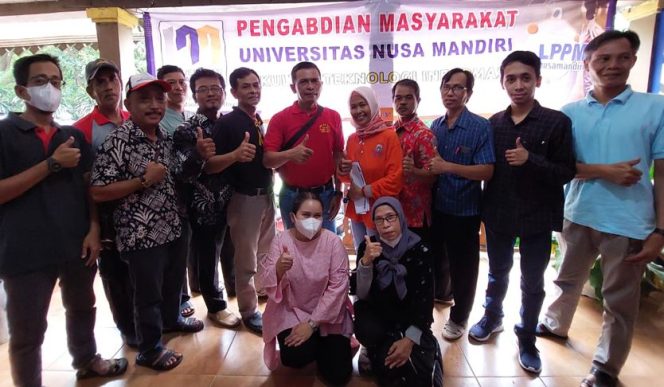 
					Dosen UNM Beri Pelatihan