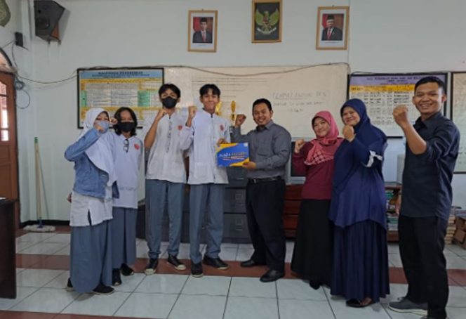 
					UNM Kampus Digital Bisnis Beri Penghargaan