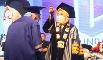 Wisuda Ke-33 UNM Kampus Digital Bisnis