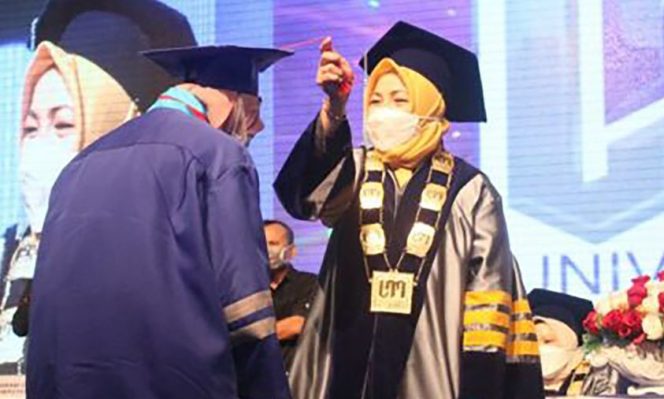 
					Wisuda Ke-33 UNM Kampus Digital Bisnis