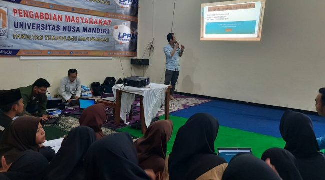 Dosen UNM Beri Pelatihan Buat Website