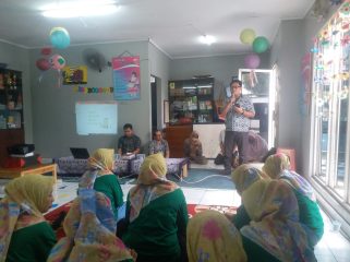 Dosen Beri Pelatihan Bidang Digital