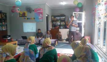 Dosen Beri Pelatihan Bidang Digital