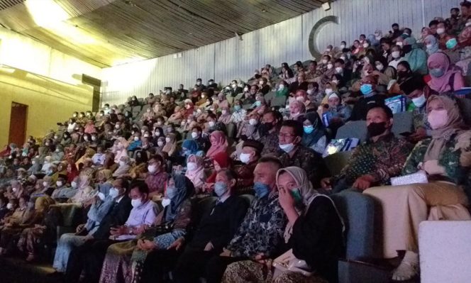 
					Ciptakan Suasana Baru Kampus Digital Bisnis UNM, Pada Prosesi Wisuda ke-33 Tuai Ungkapan Positif Orang Tua