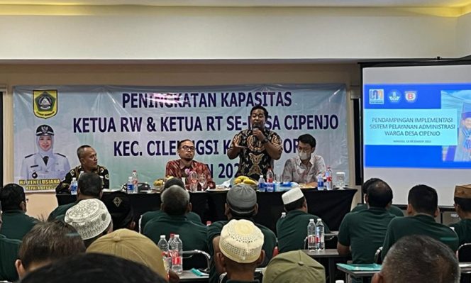 
					Dosen Prodi Sains Data Giat Beri Pendampingan Pada Perangkat Desa