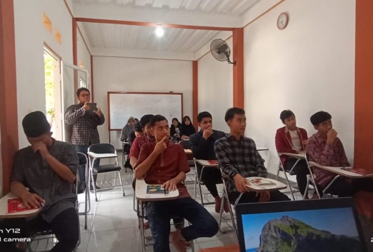 Dosen UNM Kenalkan Coding Phyton Pada Santri