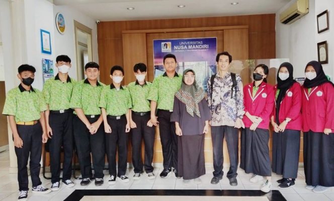 
					Kampus Digital Bisnis UNM Fasilitasi OJT Siswa