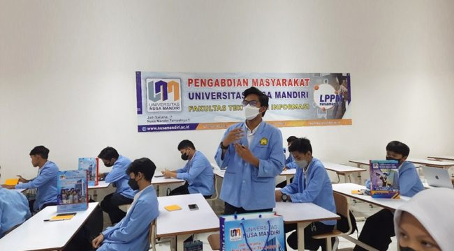 Dosen FTI Beri Sosialisasi Big Data Pada Siswa SMK