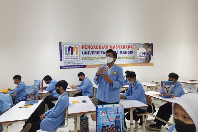 
					Dosen FTI Beri Sosialisasi Big Data Pada Siswa SMK