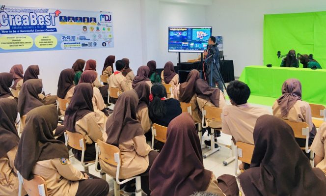 
					CreaBesT Sukses Tuai Pujian Pelajar SMK