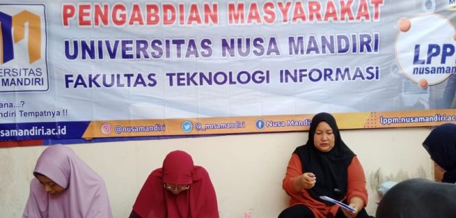 
					Dosen UNM Beri Pelatihan Katalog Produk