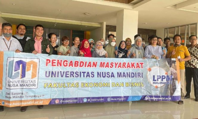
					Dosen dan Mahasiswa FEB Beri Pelatihan