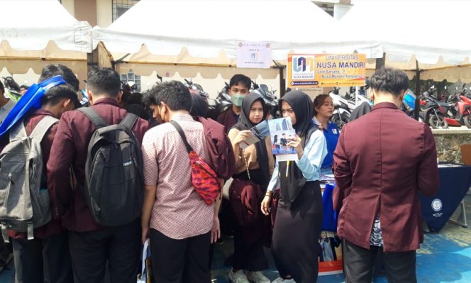 
					Kampus Digital Bisnis UNM Ramaikan Job dan Education Fair