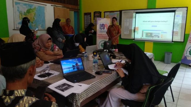 
					Pelatihan Pembuatan Blog