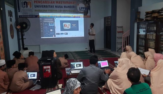 
					Pelatihan Pemanfaatan Canva