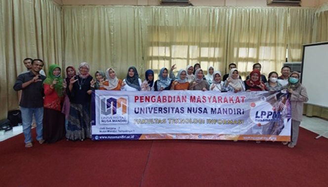 
					Dosen UNM Beri Pelatihan