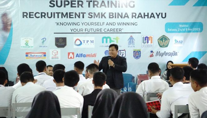 
					NCC Latih Siswa Buat CV dan Surat Lamaran