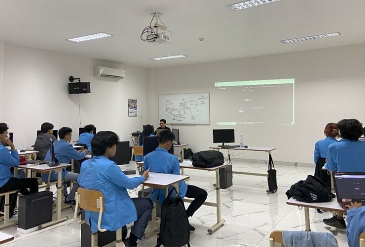 Mahasiswa Belajar Perkembangan Computer Network