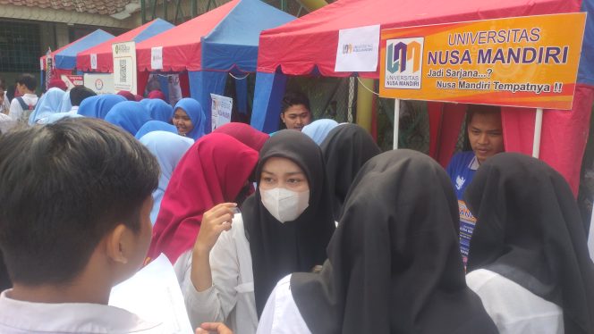 
					UNM Kampus Margonda Hadiri EduFair SMK