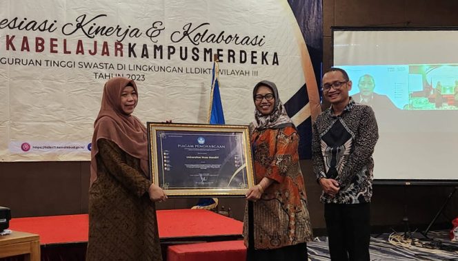 
					UNM Raih Penghargaan Dari Kemdikbud
