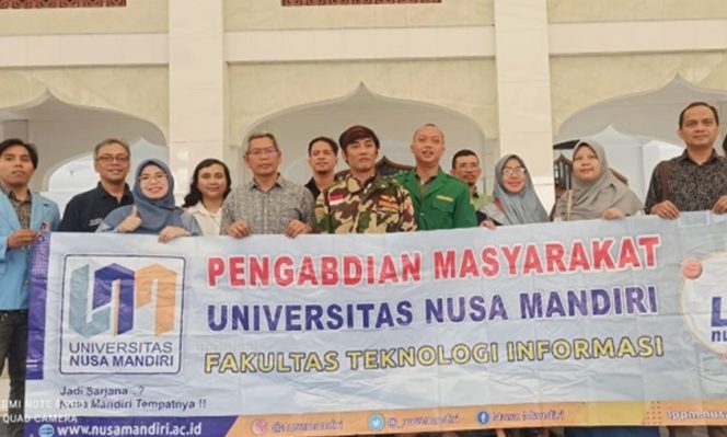 
					Dosen UNM Beri Pelatihan