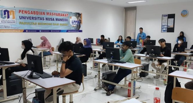 
					Dosen dan Mahasiswa Prodi Manajemen Gelar PM