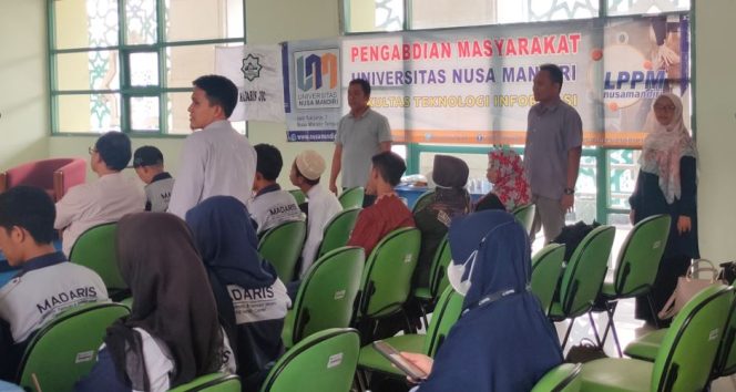 
					Kolaborasi Dosen FTI Adakan Seminar Desain Grafis