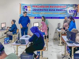 Dosen dan Mahasiswa UNM Beri Pelatihan