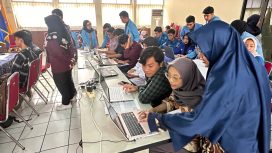 Dosen dan Mahasiswa UNM Beri Pelatihan UI/UX