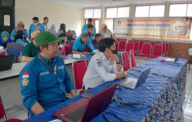 
					Dosen FTI UNM Beri Pelatihan Data Science