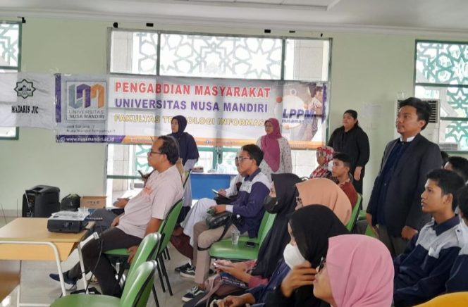 
					Workshop Sosial Media Analytics