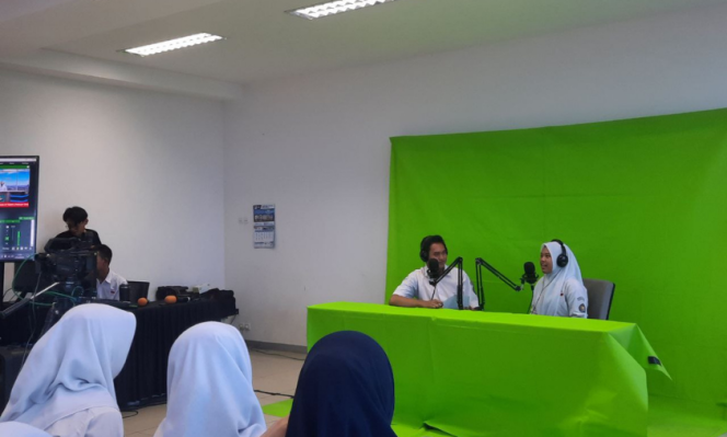 
					Melalui CreaBesT, UNM Berikan Pelatihan Komunikasi yang Baik di Era Digital