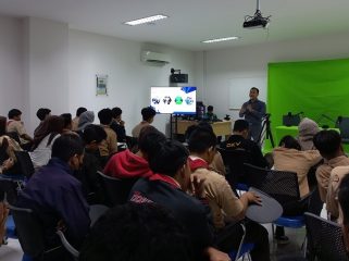 Pemanfaatan Green Screen pada sesi Exibition CreaBesT, (Dok: Universitas Nusa Mandiri)