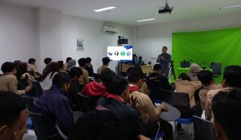 Pemanfaatan Green Screen pada sesi Exibition CreaBesT, (Dok: Universitas Nusa Mandiri)