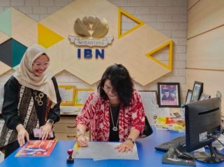 Penandatangan MoU UNM dengan IBN